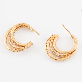 A pair of Cartier earrings in 18K gold set with round brilliant-cut diamonds.