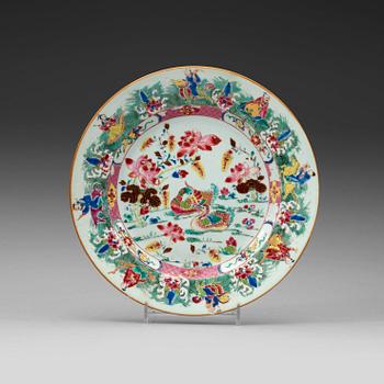 484. TALLRIKAR, sex stycken, kompaniporslin. Qingdynastin Qianlong 1736-95.
