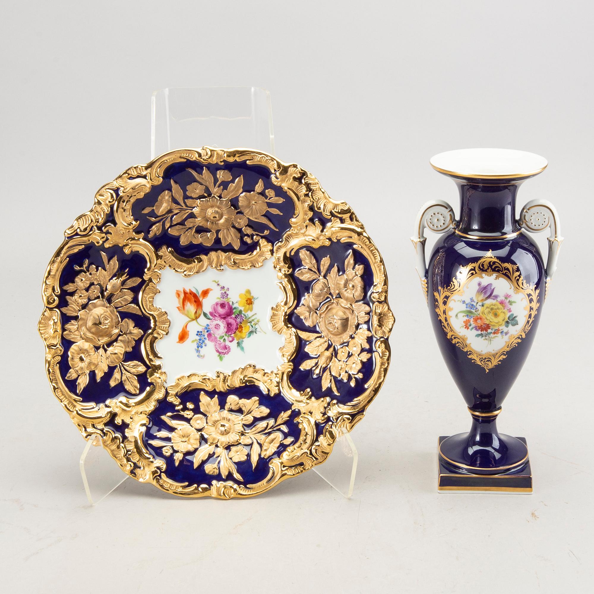 A porcelaine dish and vase from Meissen.