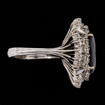 RING, 18k vitguld med safir ca8,02ct och briljantslipade diamanter tot ca3,00ct. Vikt ca 12g.