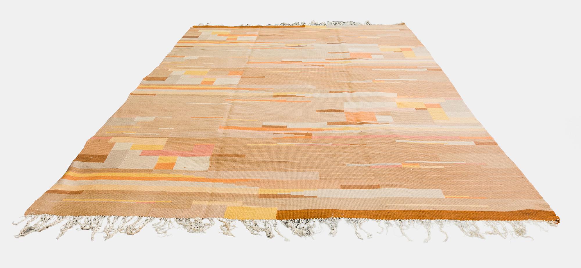 Flat weave carpet. Circa 430 x 323 cm.