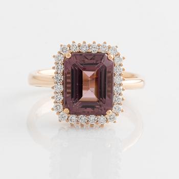 Ring, cocktail ring with tourmaline and brilliant-cut diamonds.