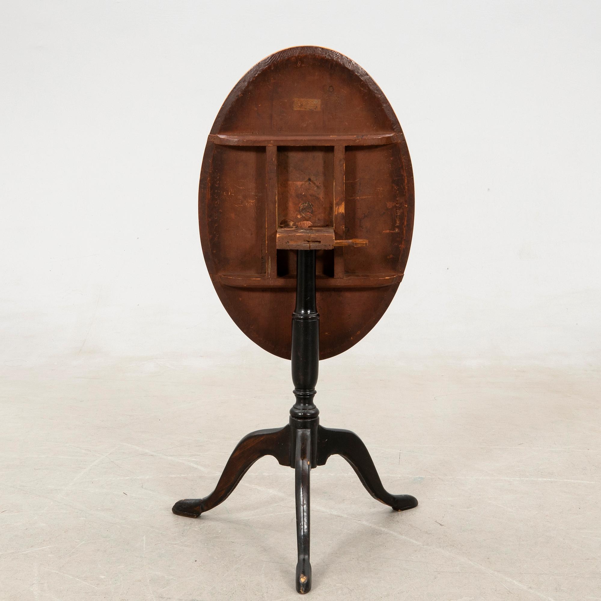 Folding table by Lars Erik Lindell (master in Köping 1818-1843).