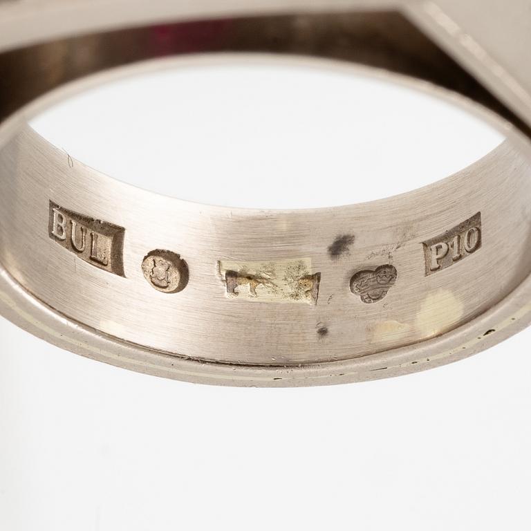 Bengt Liljedahl ring 18K white gold two round brilliant-cut diamonds.