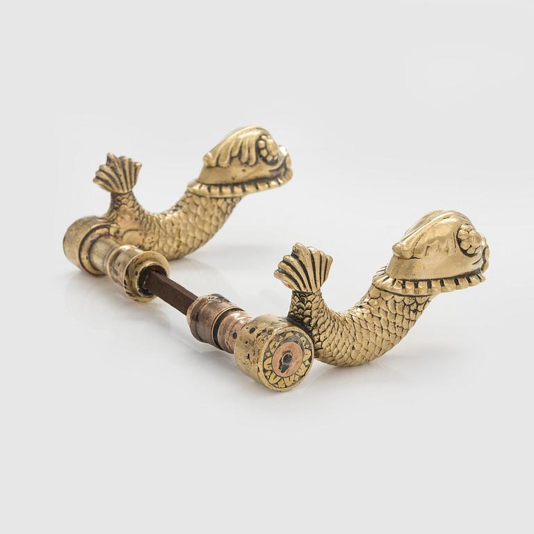 Armas Lindgren, A pair of 1920s brass door handles.