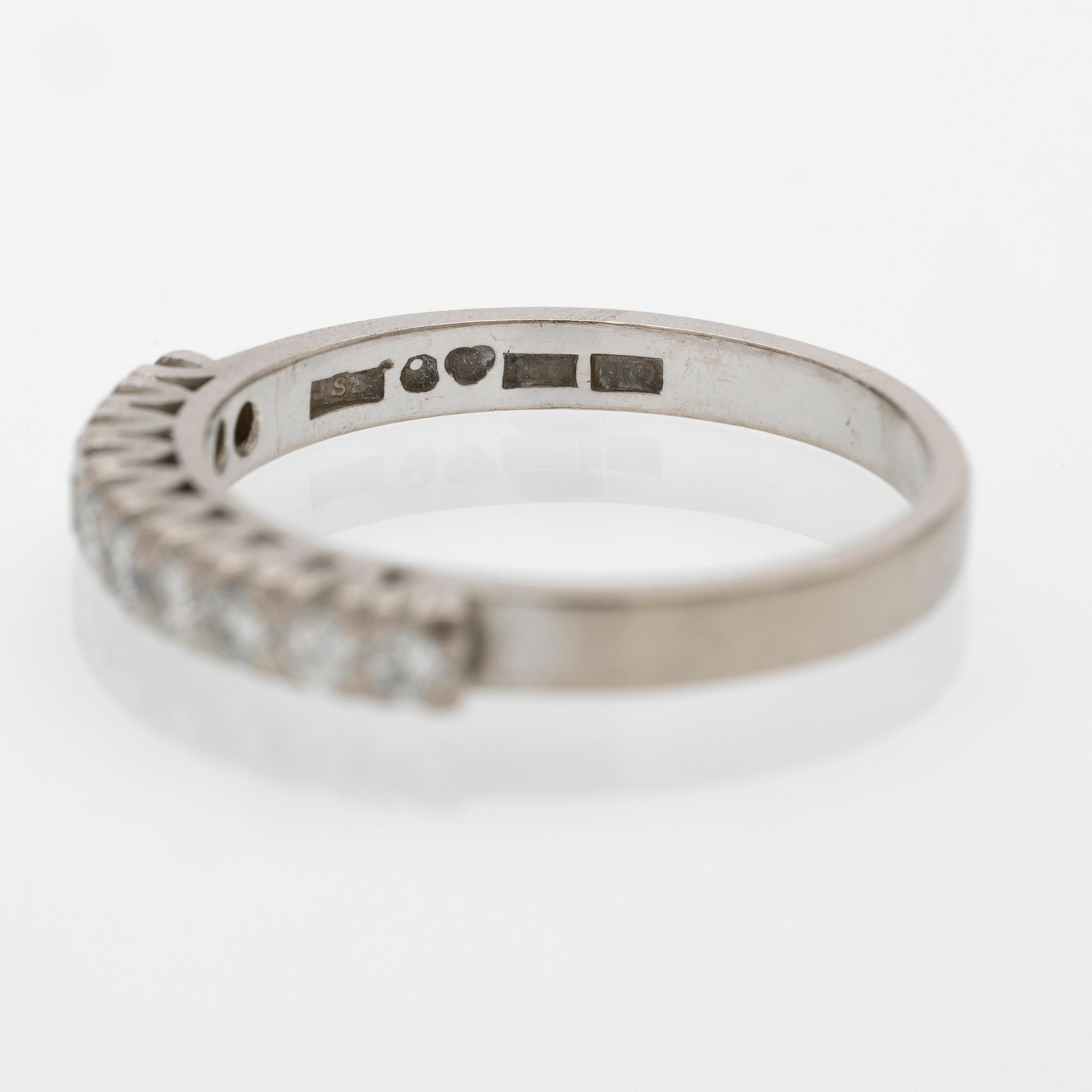 Ring halvallians 18K vitguld med diamanter, Sandin & Söner Göteborg 1988.