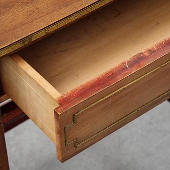 An early 20th century dressing table.