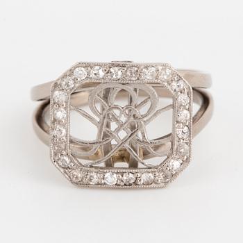 Old-cut diamond monograme ring.