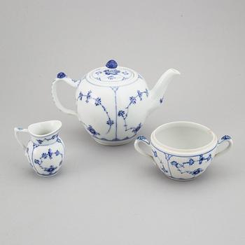 ROYAL COPENHAGEN, kaffeservis, 40 delar, porslin. "Musselmalet", Danmark.