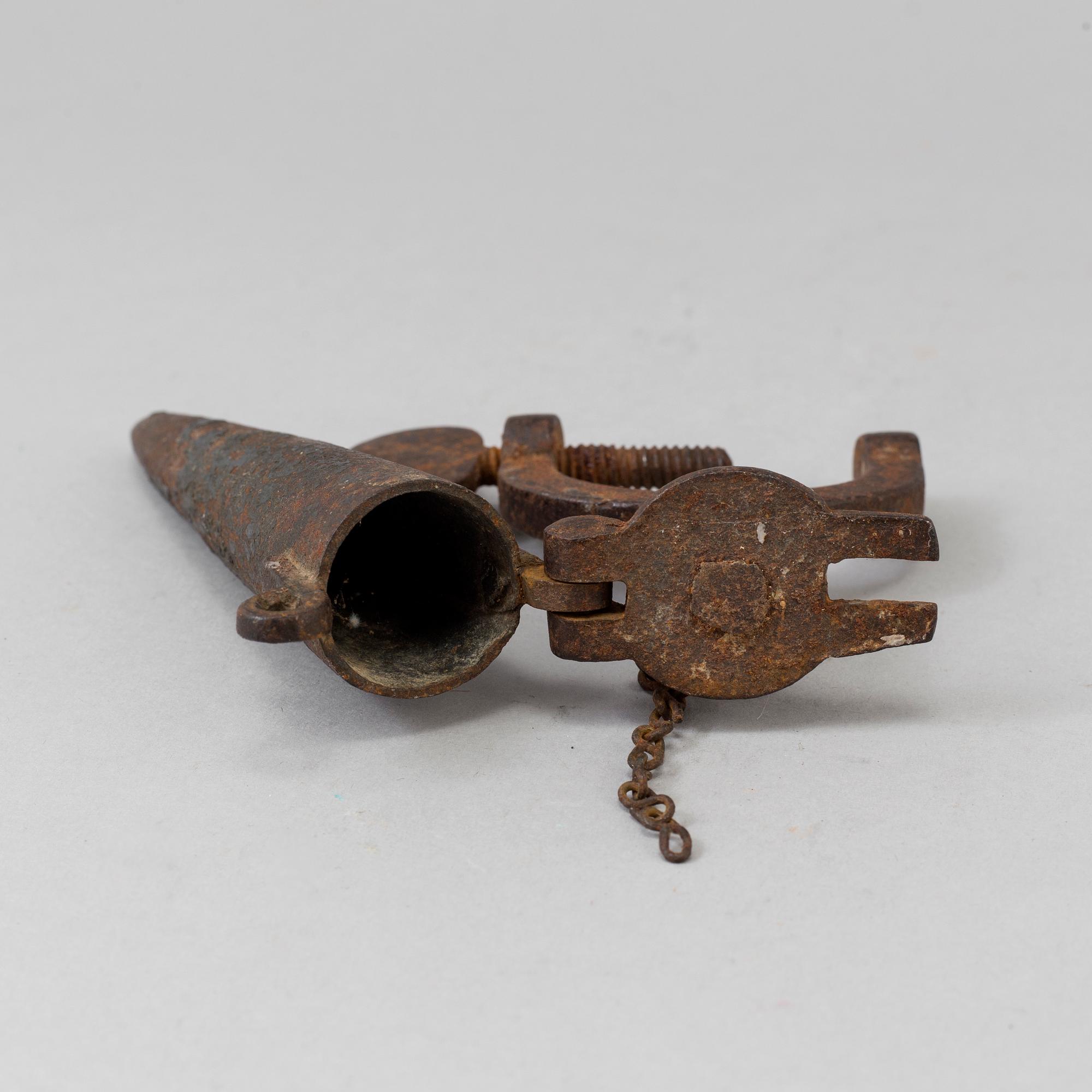 KRAGSTRYKJÄRN, smide, 1700-tal.