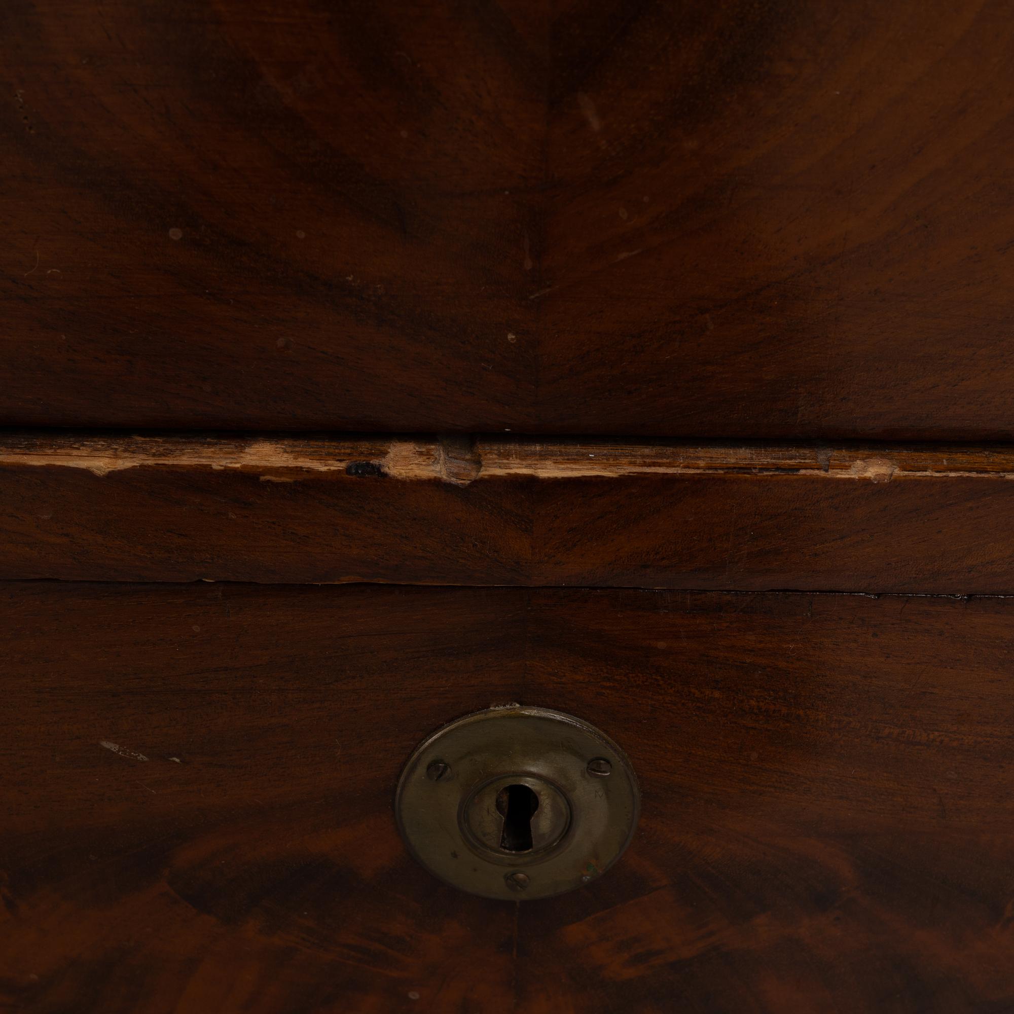 Chest of drawers, 19th century.