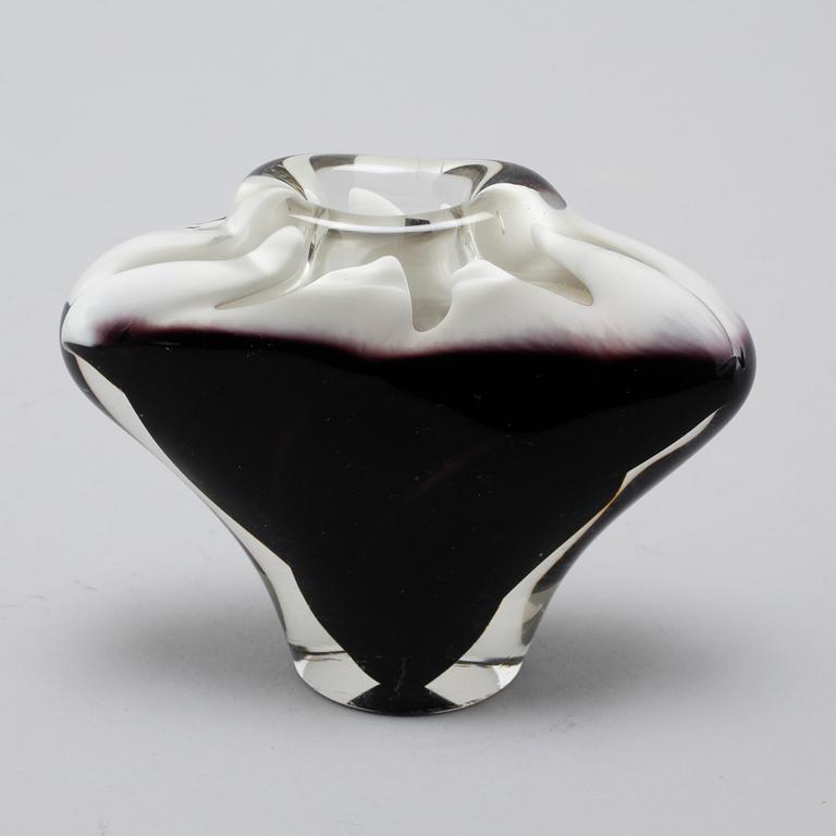 PAUL KEDELV, skålar, 2 st, samt vas, "Coquille" Flygsfors, 1950/60-tal.