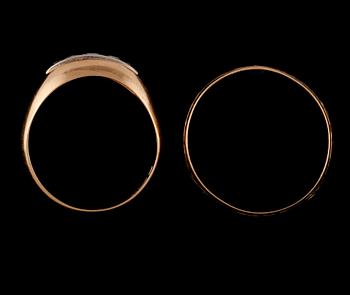 RINGAR, 2 st, 18k guld och vitguld, delvis Trege, Göteborg, 1961. Total vikt 7 g.
