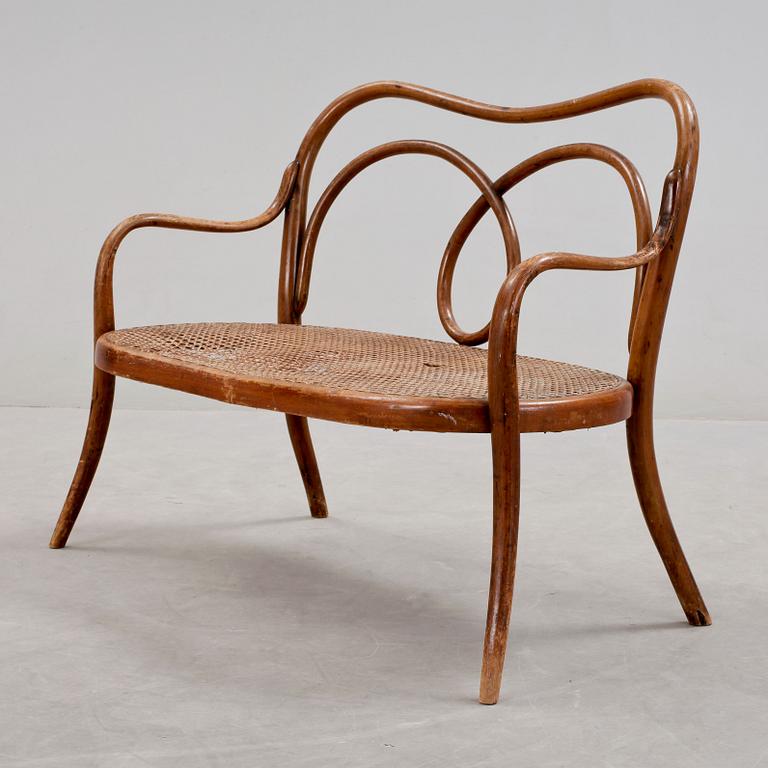 BARNSOFFA, Thonetstil, 1900-talets första hälft.
