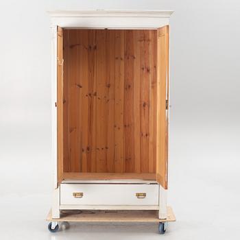 A cabinet, from around the year 1900.