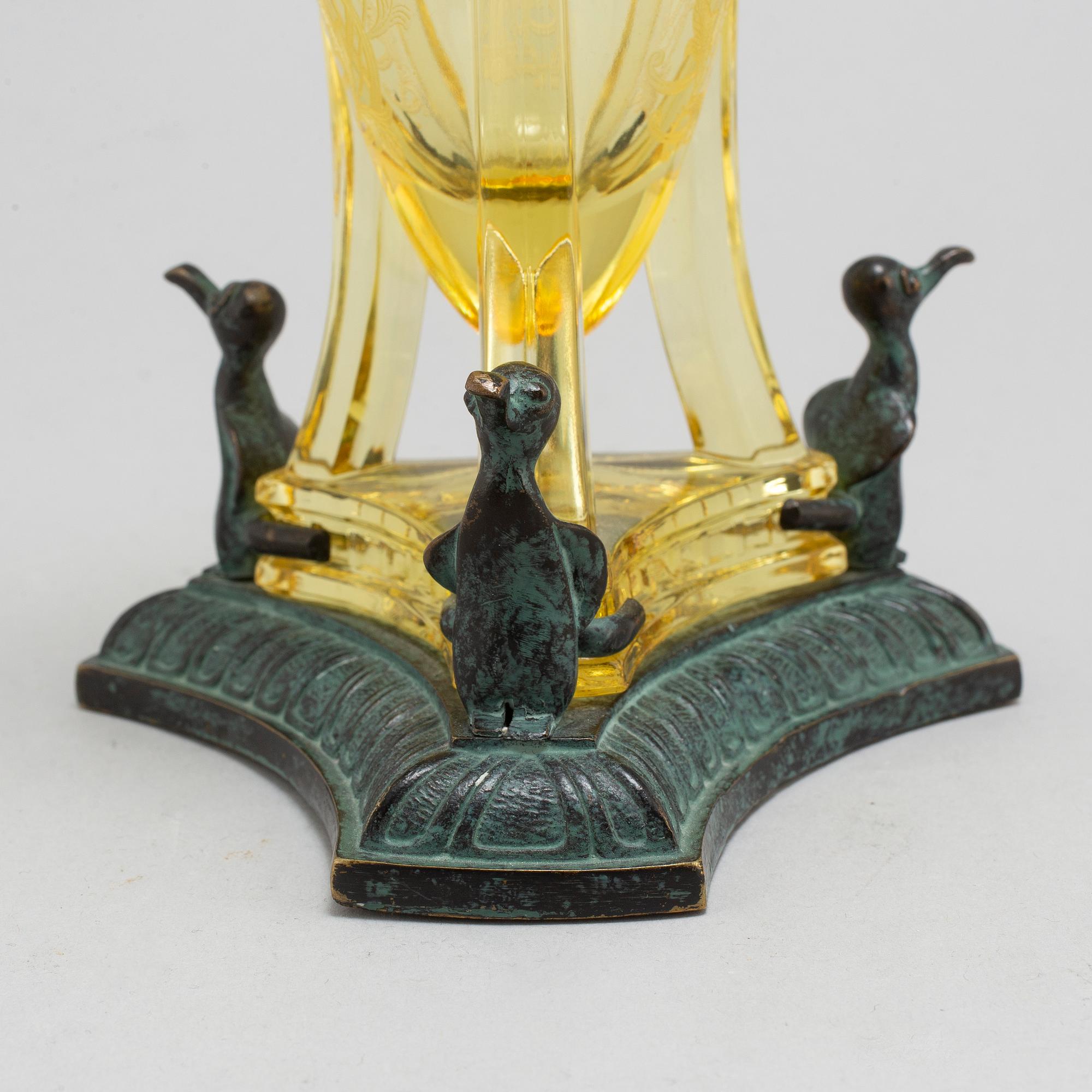 VAS, glas och brons, 1900-talets första hälft.