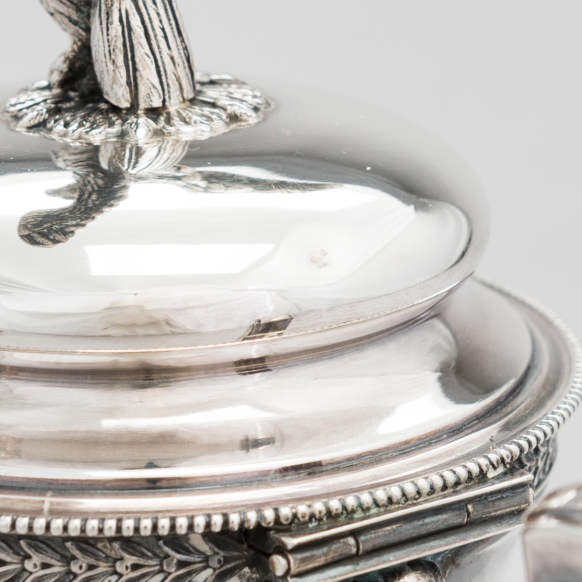 Rudolphe Beunke, a silver coffee pot and cream jug, Paris 1888-1910.