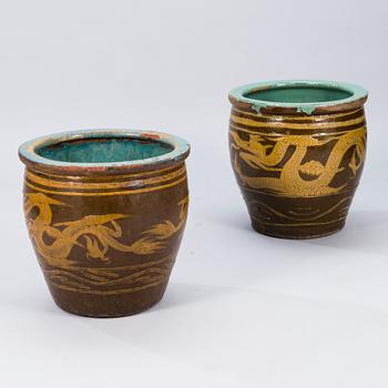 Two similar garden pots, oriental, late 20th century.