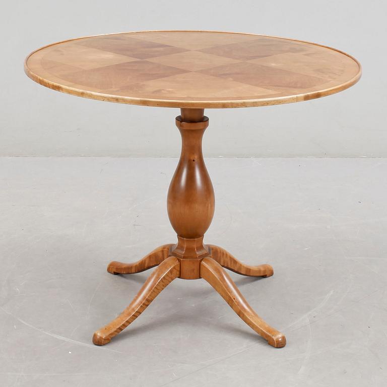 SALONGSMÖBLEMANG, 8 delar, Carl Malmsten,Nordiska Kompaniet, modell "Haga", 1900-talets första hälft.