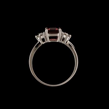 RING, 14k vitguld med rektangulär fasettslipad rosa turmalin ca1,98ct och briljantslipade diamanter tot ca0,21ct.