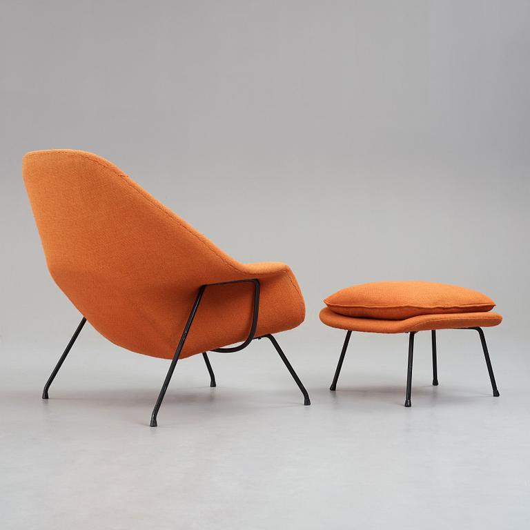 Eero Saarinen, "Womb chair", fåtölj med fotpall, sannolikt licenstillverkad för Nordiska Kompaniet 1960-tal.