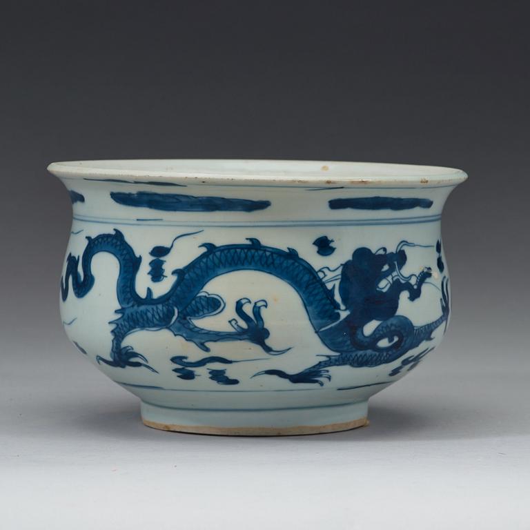 A blue and white censer, Qing dynasty, early 18th century.