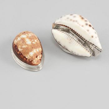 DOSOR, 2 st, silver och snäcka, 1800-tal.