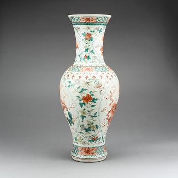 VAS, porslin, Kina, 1900-tal.