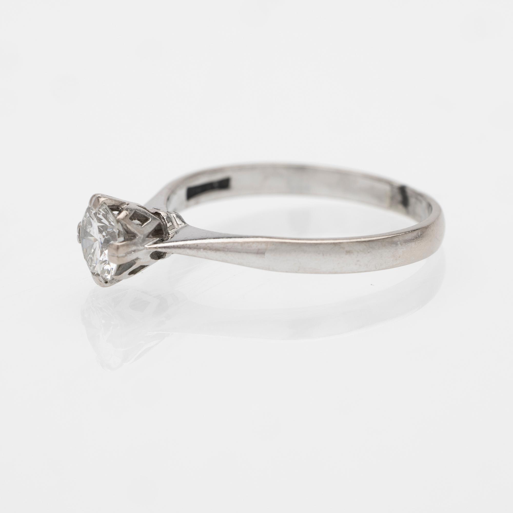 18K white gold solitaire ring with a diamond, G. Dahlgren & Co Malmö 1993.