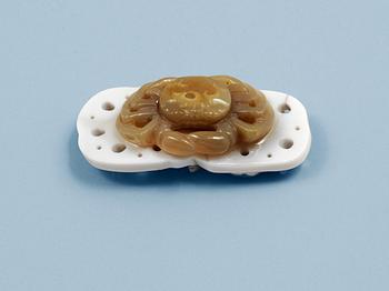 1280. A carved agate figure of a crab, bats and a sea shell, Qing dynasty.