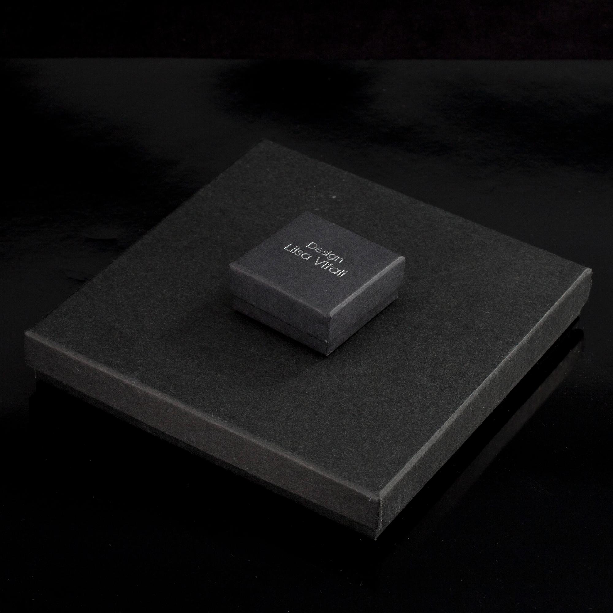 HÄNGSMYCKEN, 3 st samt ÖRHÄNGEN, sterling silver, Liisa Vitali, Kultakeskus. Nyprodukstion.