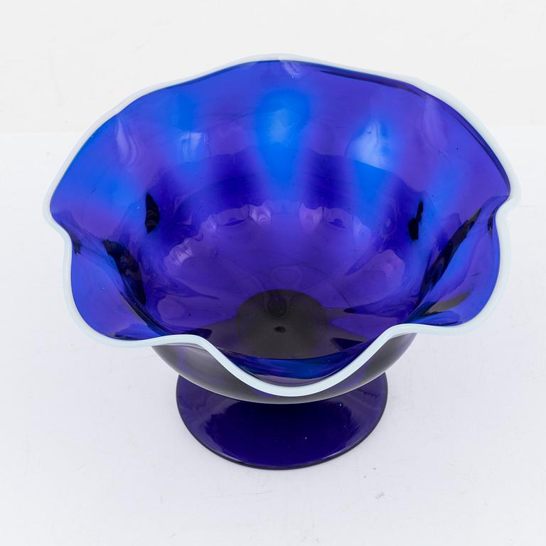 A cobalt glass bowl. possibly from Göteborgs or Gjöviks glasbruk, 19th century.