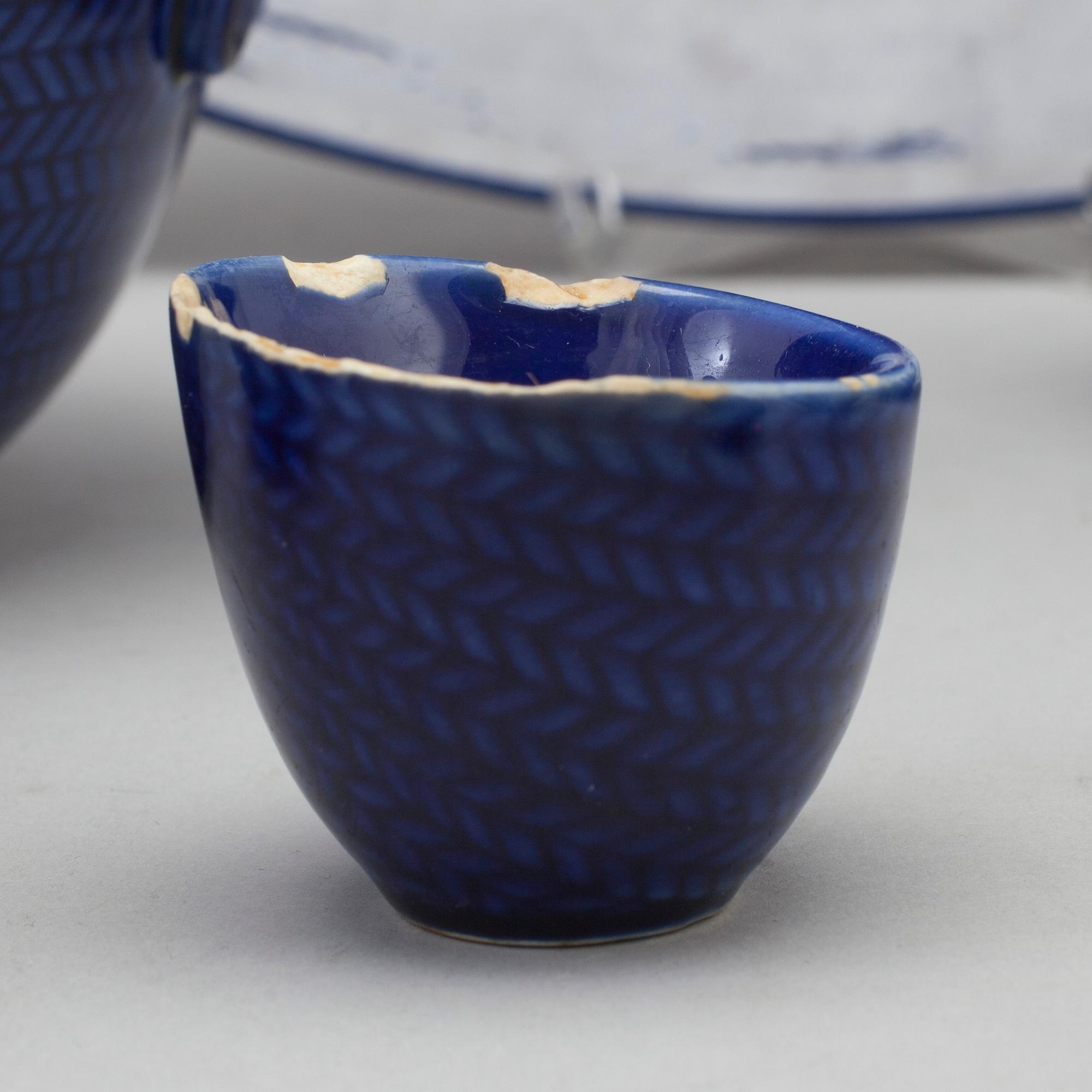 HERTHA BENGTSSON, servis, 21 delar, porslin, "Blå eld". Rörstrand.