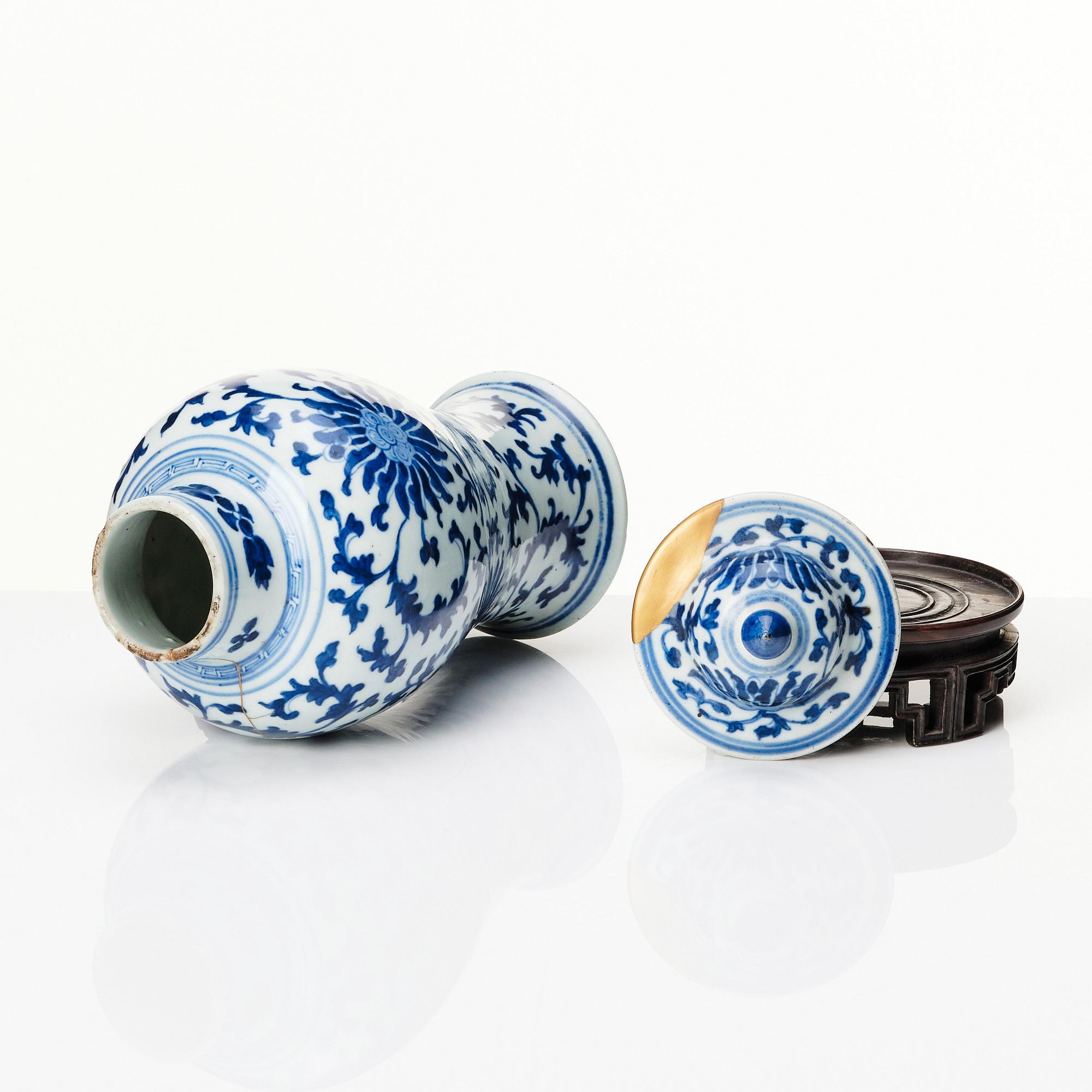 A Chinese blue and white lotus vase with cover, Qing dynasty, 18th Century.