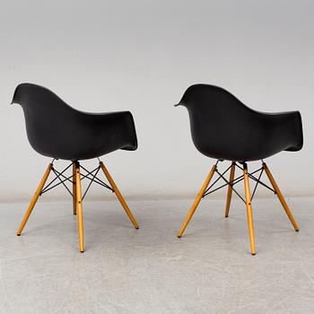 CHARLES & RAY EAMES, karmstolar, 1 par, "DAW", Vitra, 2017.