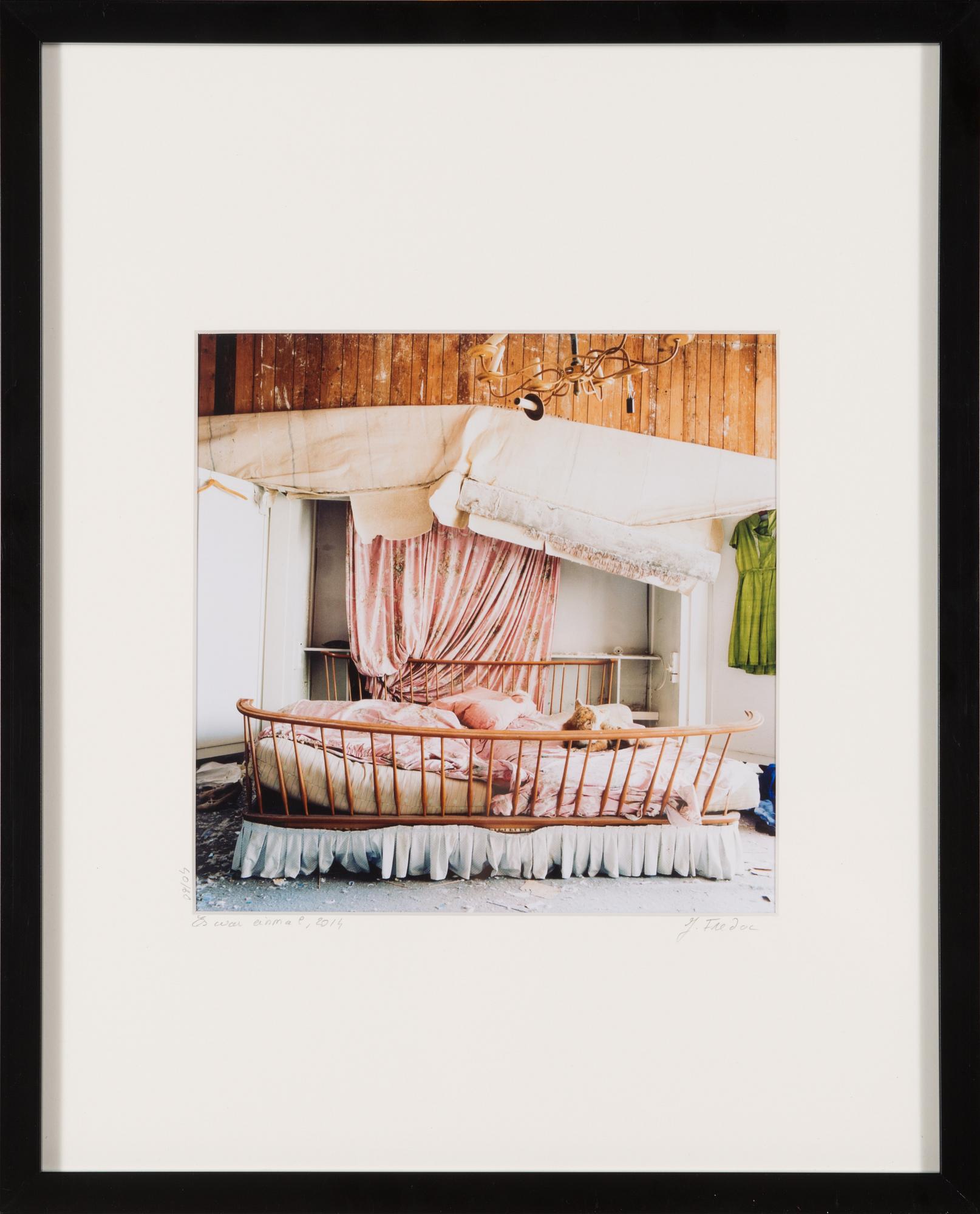 Jeanne Fredac, fotografi, signerad och daterad 2014, numrerad 40/80.