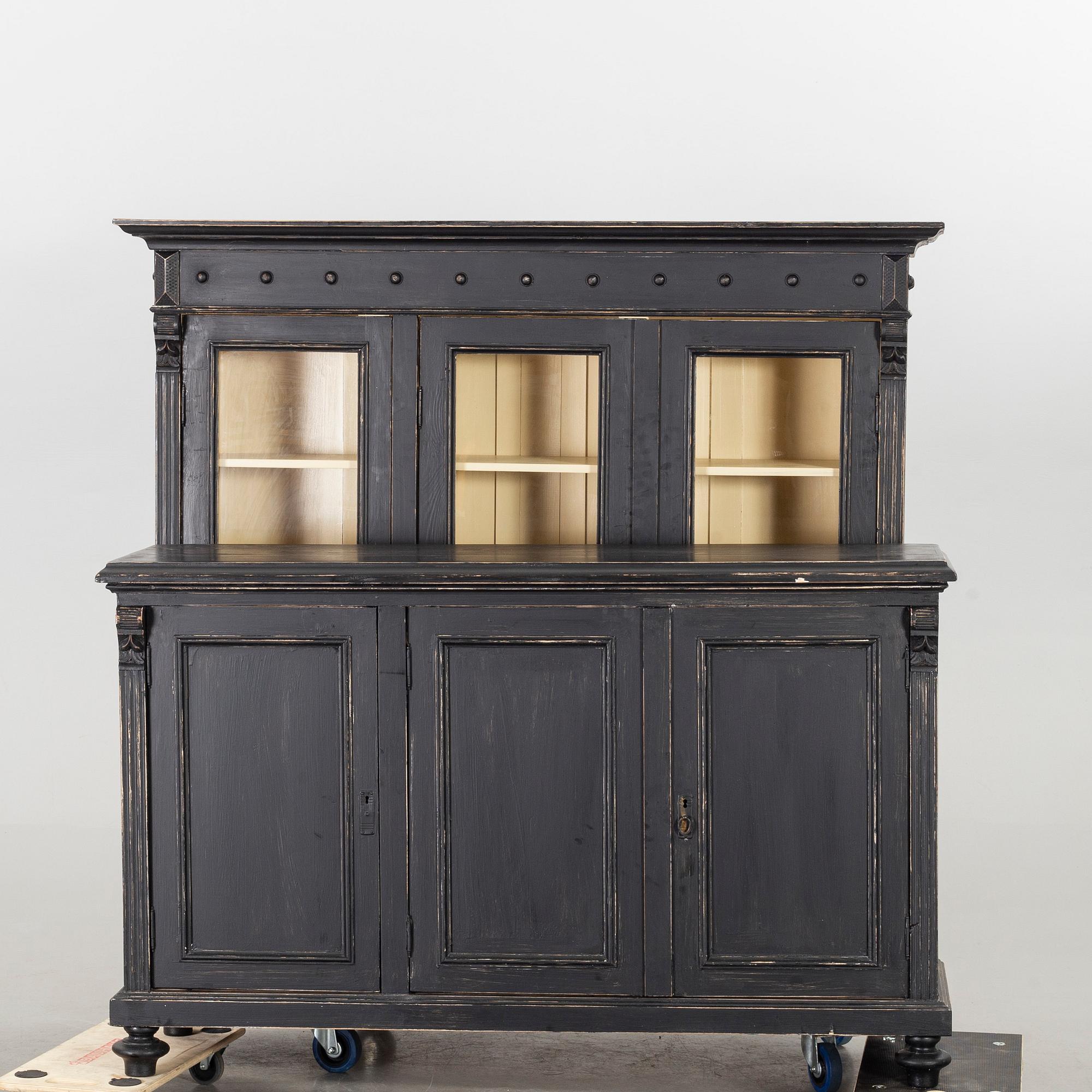 Display cabinet, neo-Renaissance, early 20th century.