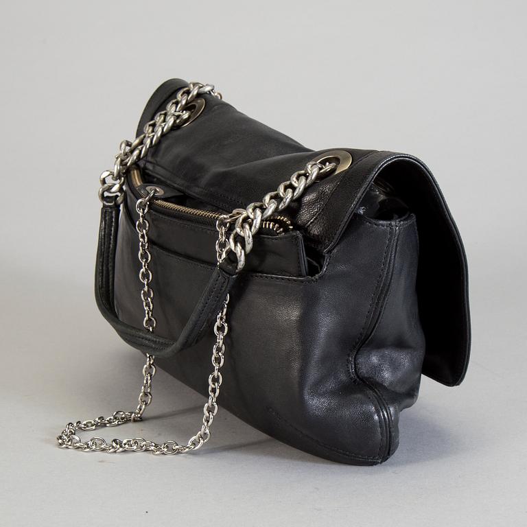A Lanvin shoulderbag.