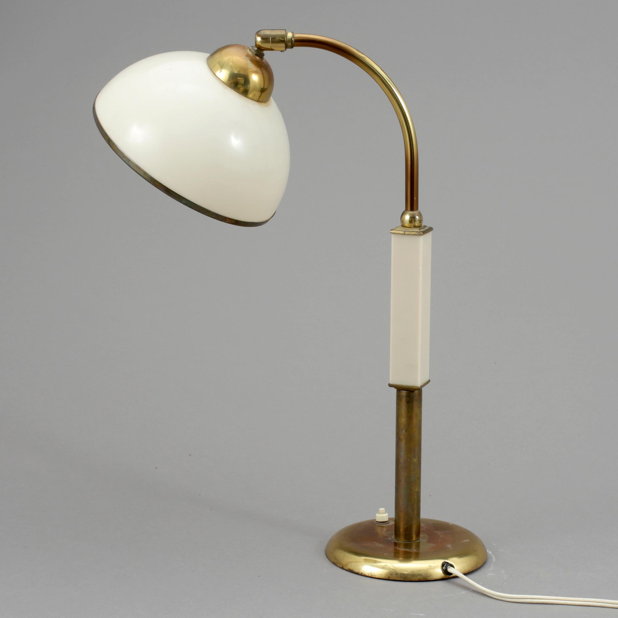 BORDSLAMPA, 1900-talets första hälft.