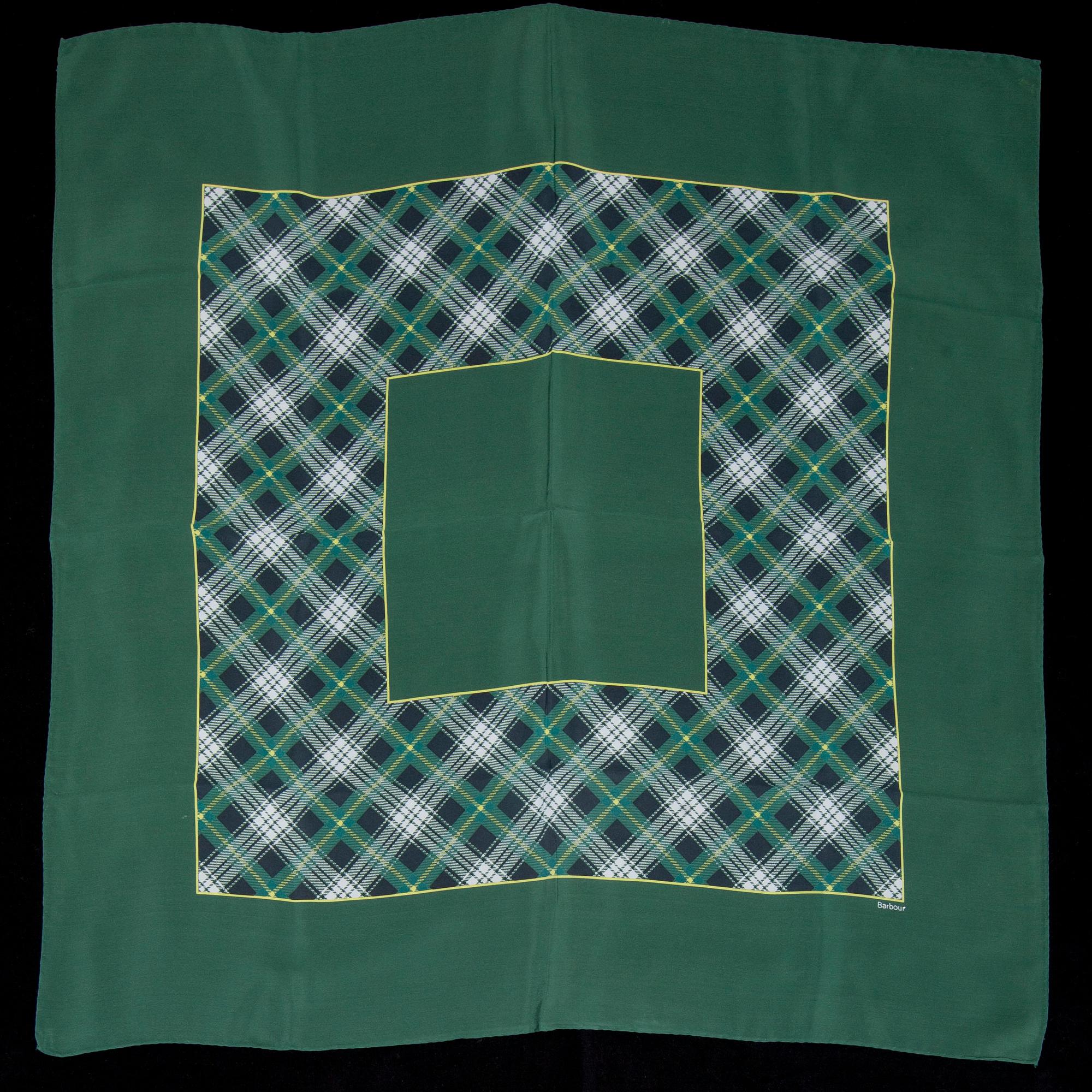 SCARFAR, 2 stycken, Loewe samt Barbour.