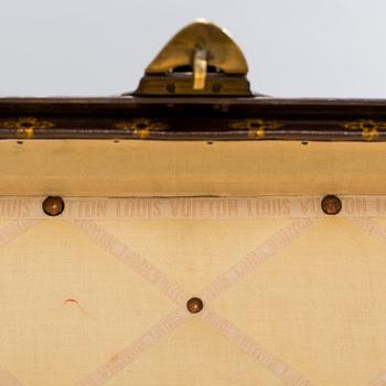TRUNK Louis Vuitton.