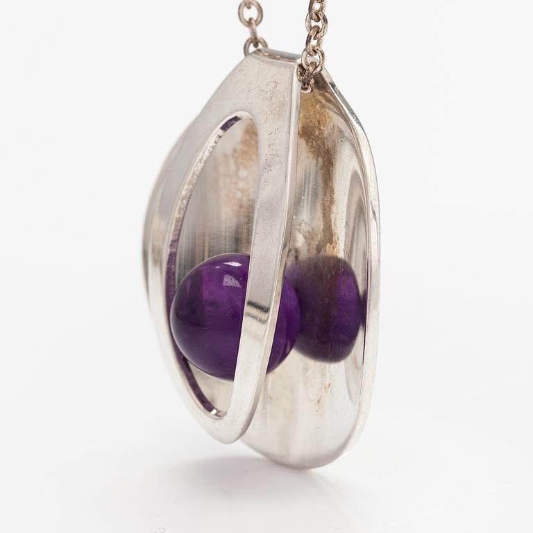 Elis Kauppi, A sterling silver necklace with an amethyst. Kupittaan kulta, Turku.