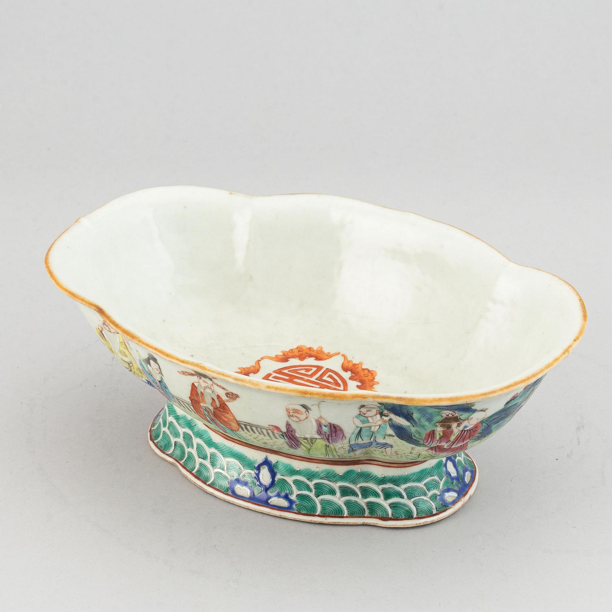 A famille rose footed bowl and a canton dish, Qing dynasty, late 19th century.