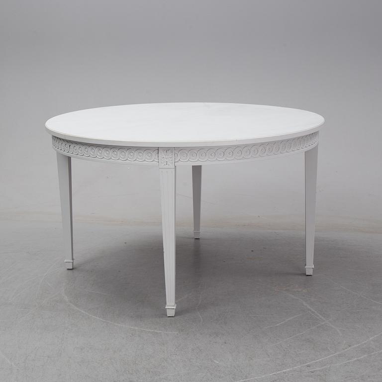 A mid 20th Century dinner table.