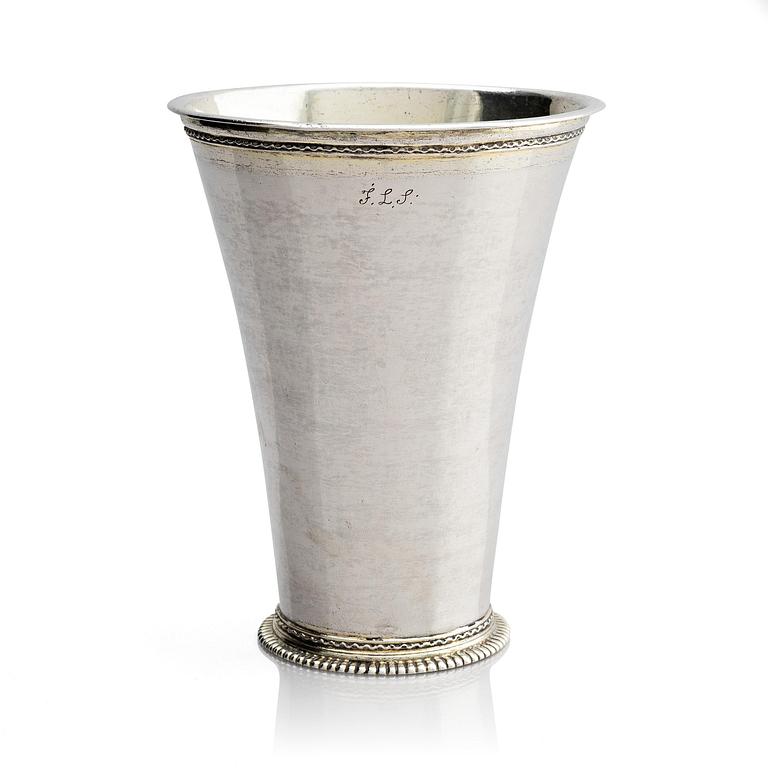 Lars Bäckman d ä, bägare, delvis förgyllt silver, Örebro (verksam 1712-1748 (1752)). Senbarock.
