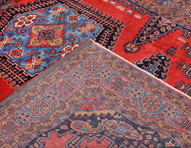 A Wizz carpet, 332 x 240 cm.
