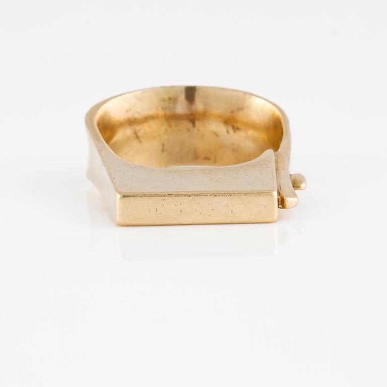 RING, 18K, Torun Bülow-Hübe för Georg Jensen. Vikt 12,2 gram.