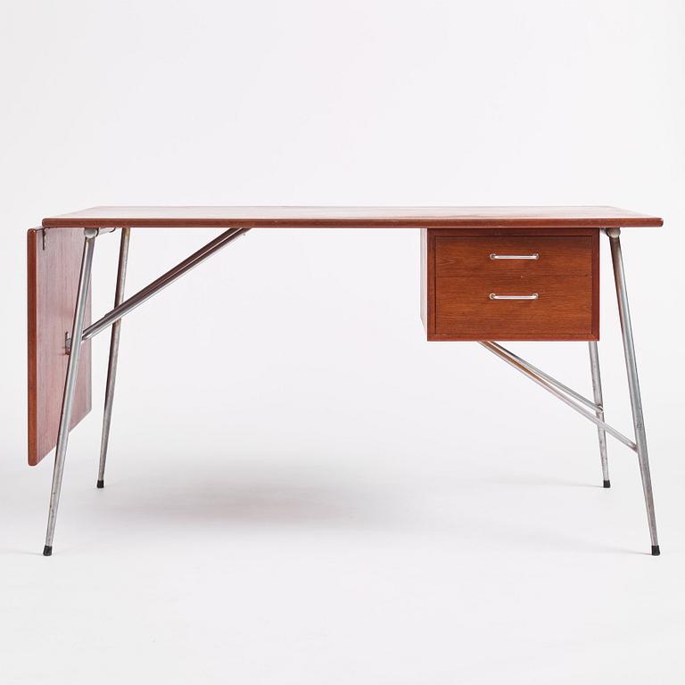 Børge Mogensen, a teak desk and chair, Søborgs Møbelfabrik, Danmark 1950s.