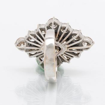 Ring 18K vitguld med runda briljantslipade diamanter.