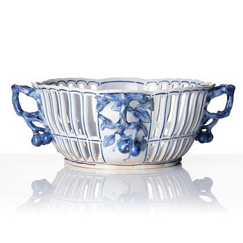 A Swedish latticed jugend flintware bowl and dish, Rörstrand, around 1900.